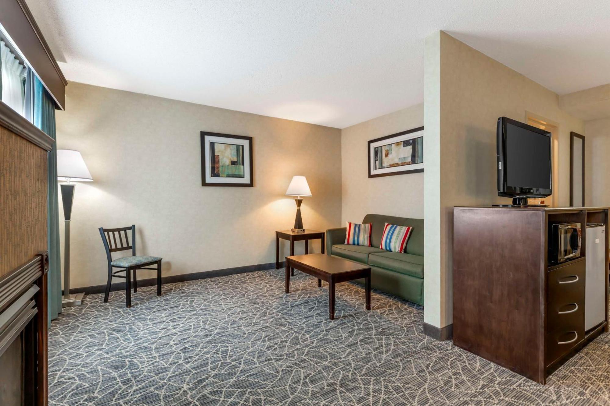 Best Western Plus Berkshire Hills Inn&Suites Pittsfield Exterior foto